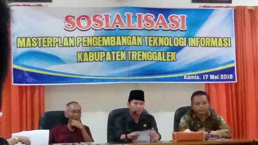 With Bupati plt (M. Nur Arifin) & Ketua Komisi 1 DPRD Trenggalek